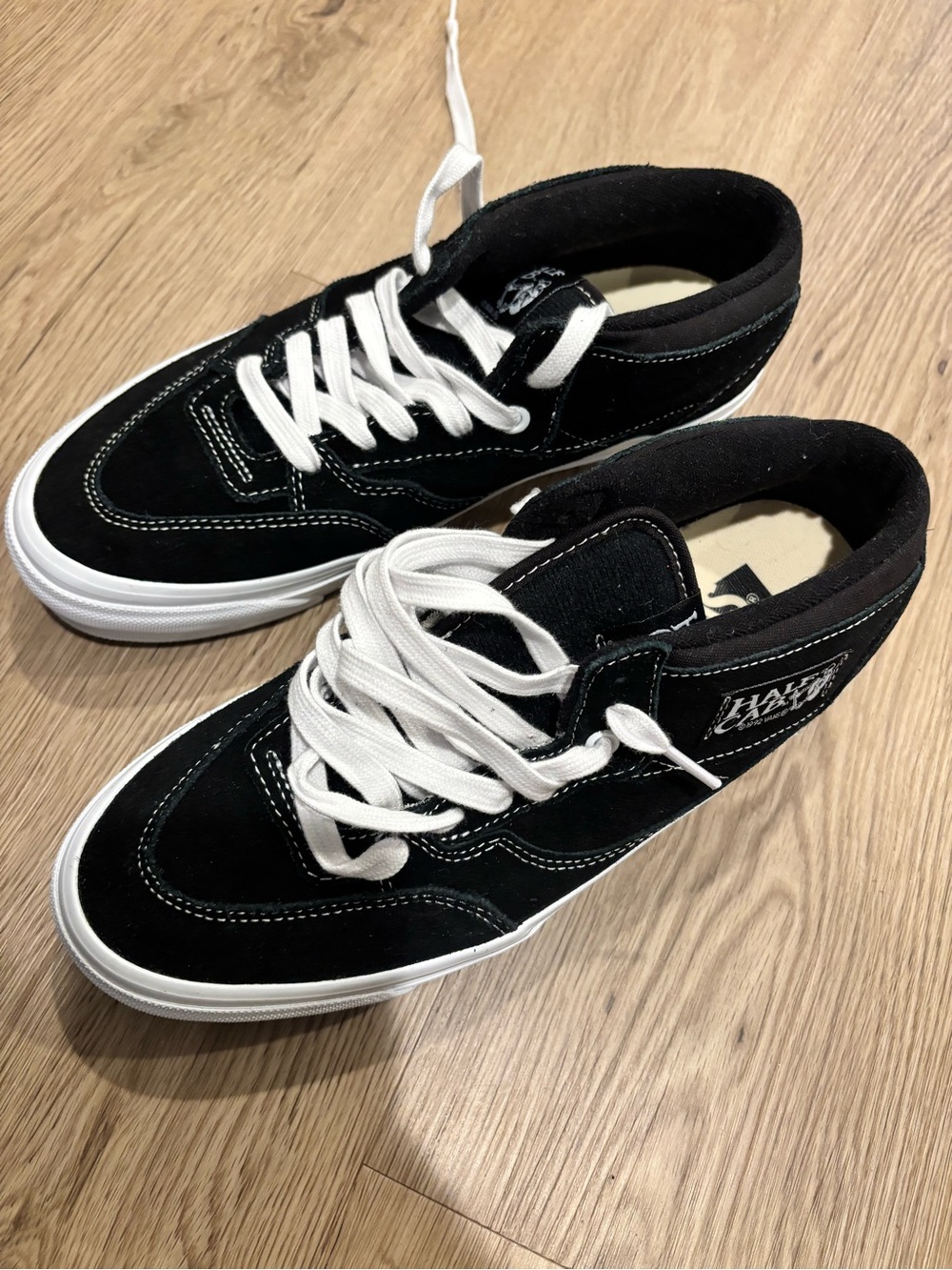NEW!! Vans women’s Black sneakers with White Laces